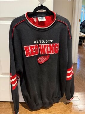 Lee Sport Detroit Red Wings Black & Red Crewneck Sweatshirt